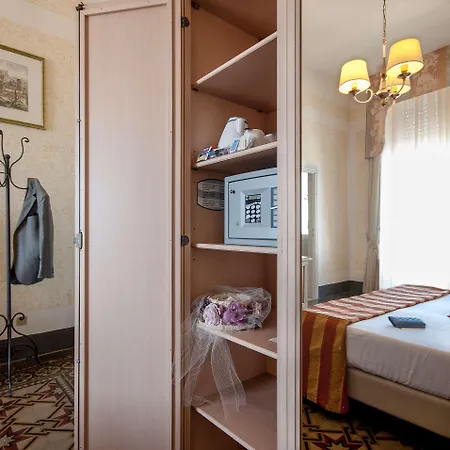 فندق Grand Royal 4*
