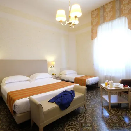 Grand Royal فندق 4*