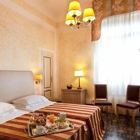Grand Royal فندق