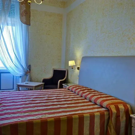Grand Royal 4* فياريجيو