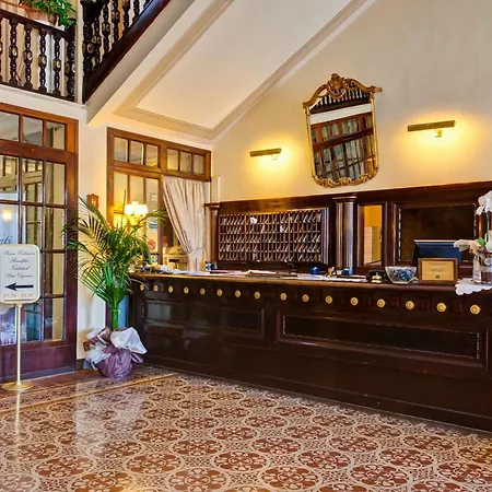 Grand Royal فندق